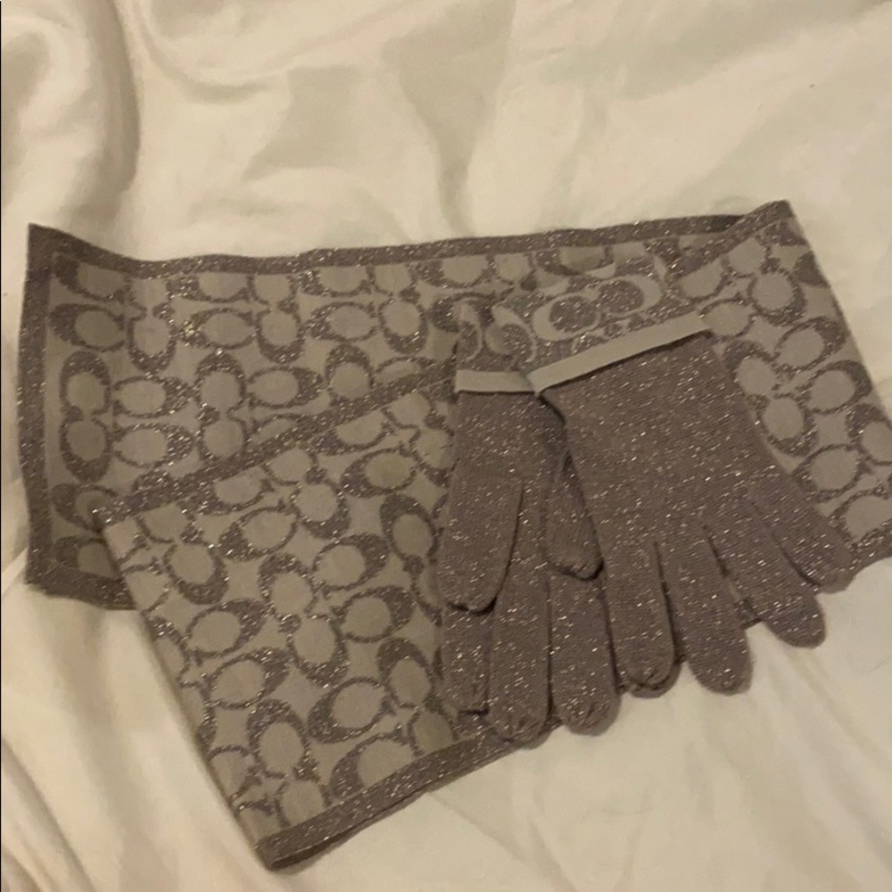Scarf and glove set